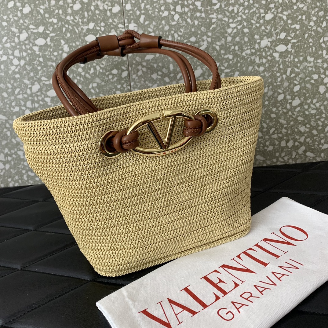 Valentino Garavani Escape Medium Shoulder Bag in Synthetic Raffia 